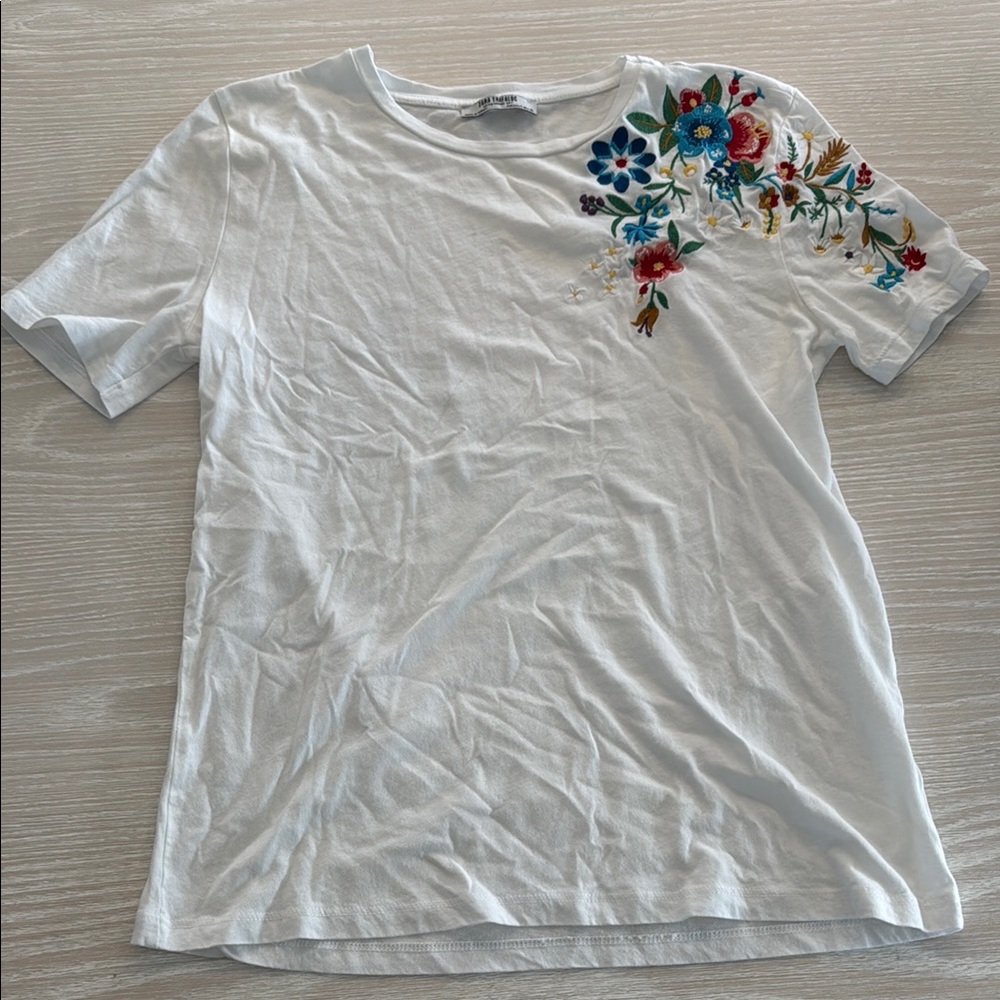 Zara Red and White Embellished Short Sleeve Tee